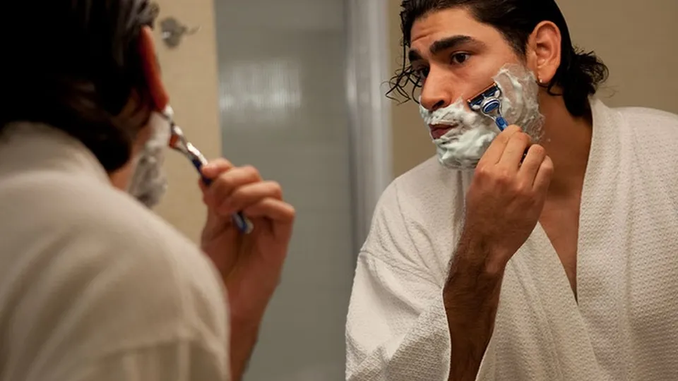 Shaving in the mirror, present